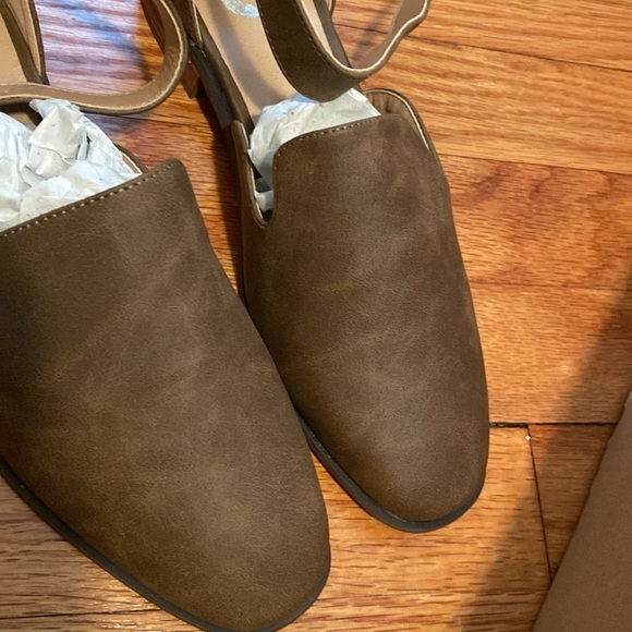 Journee Collection Loreta - Picture 3 of 8